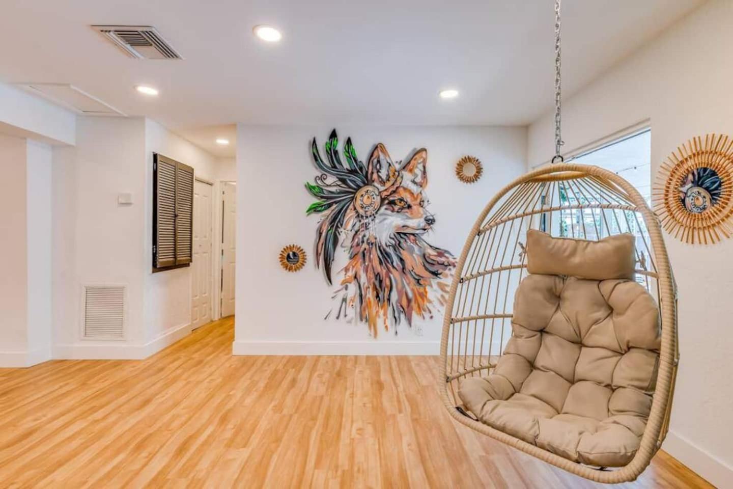Fox Garden-heated Pool-spa- Boho-downtown & Villa *