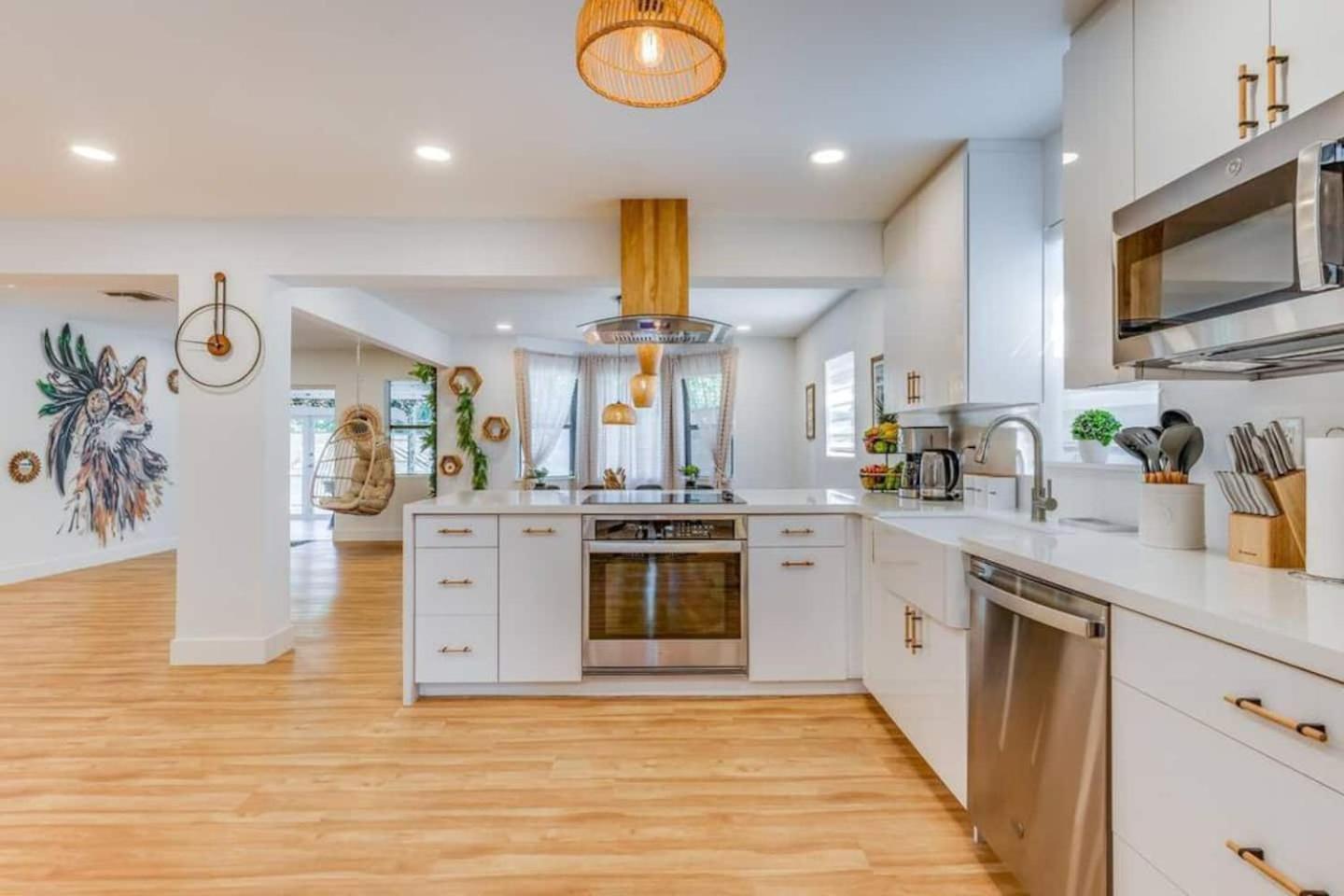 Villa Fox Garden-heated Pool-spa- Boho-downtown & *