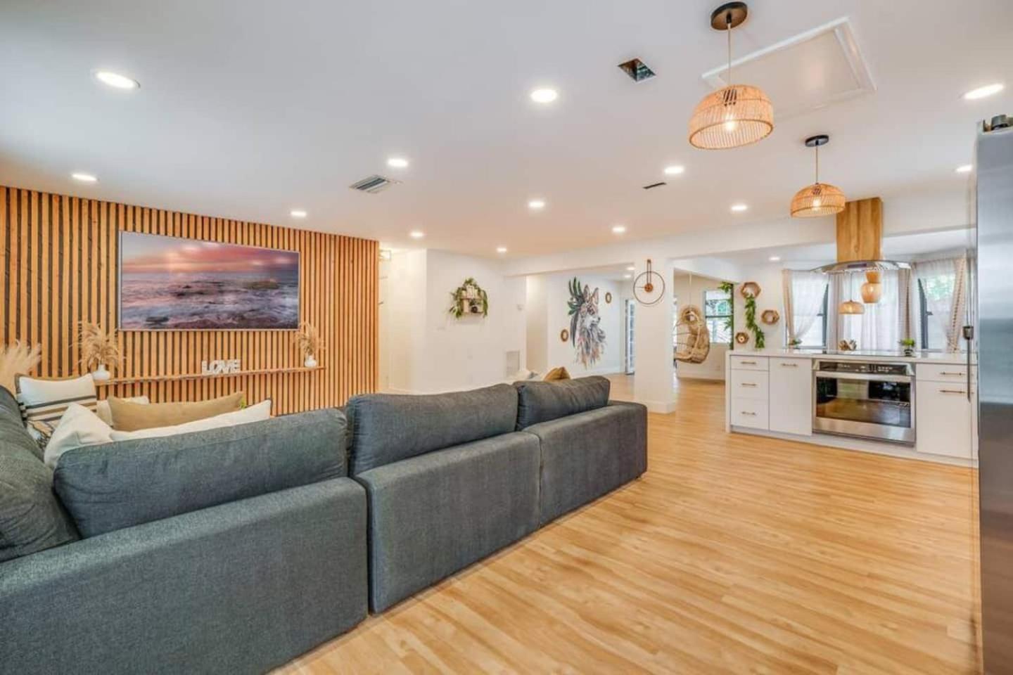 Villa Fox Garden-heated Pool-spa- Boho-downtown &