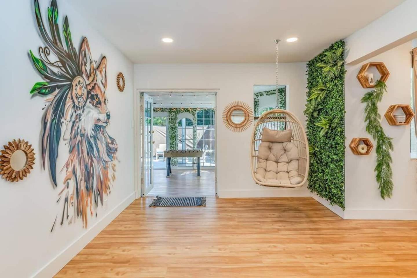 Fox Garden-heated Pool-spa- Boho-downtown & Villa *