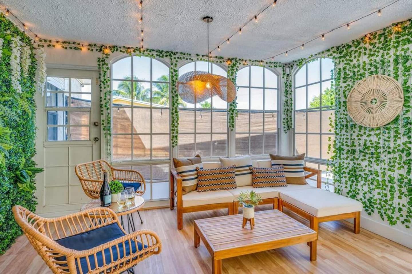 Villa Fox Garden-heated Pool-spa- Boho-downtown & *