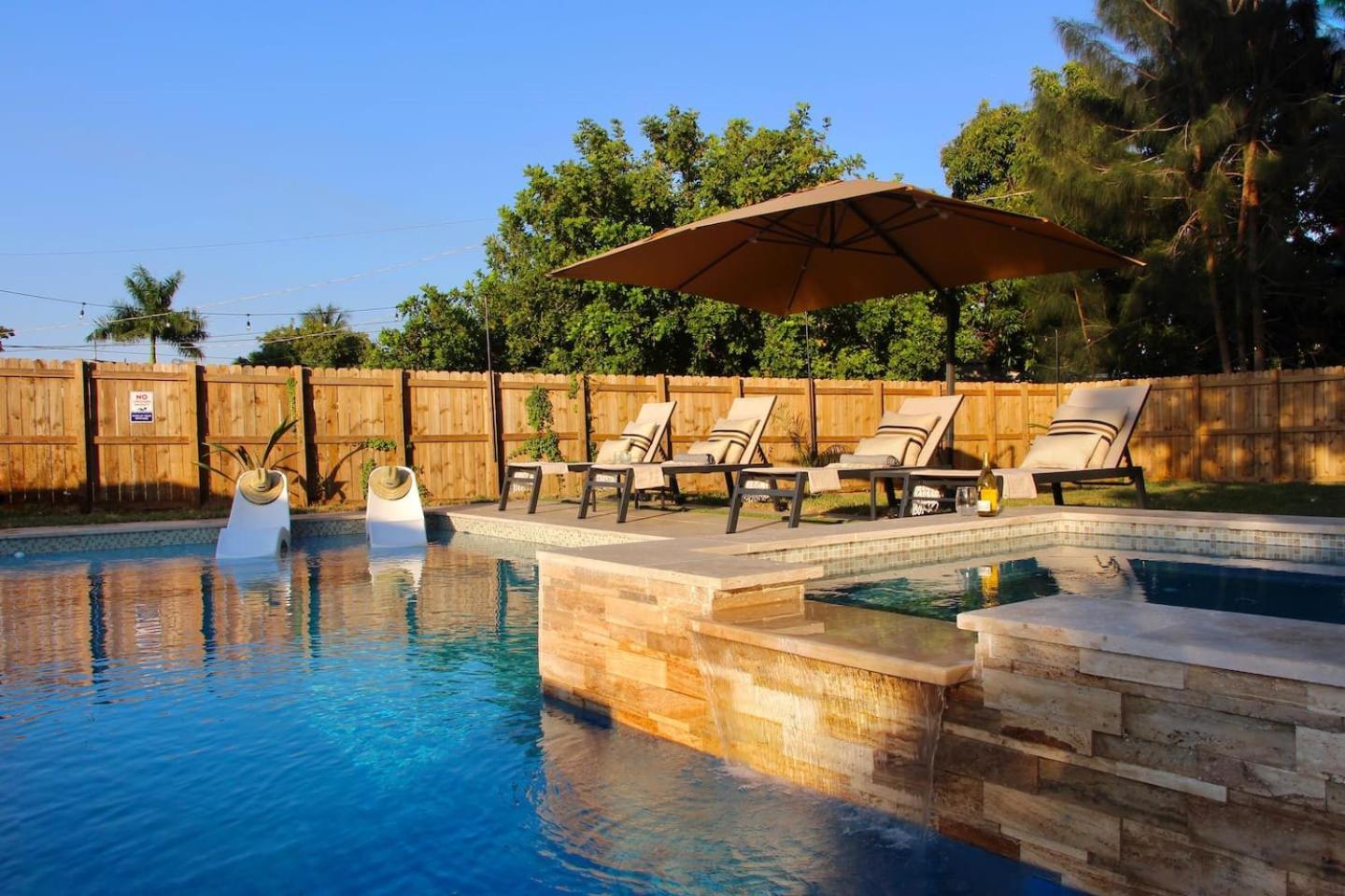 Villa Fox Garden-heated Pool-spa- Boho-downtown &