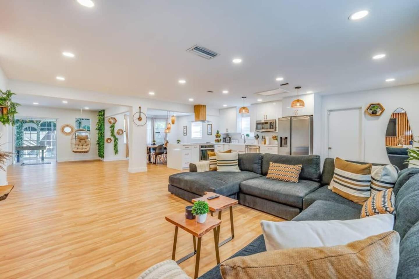 Fox Garden-heated Pool-spa- Boho-downtown &