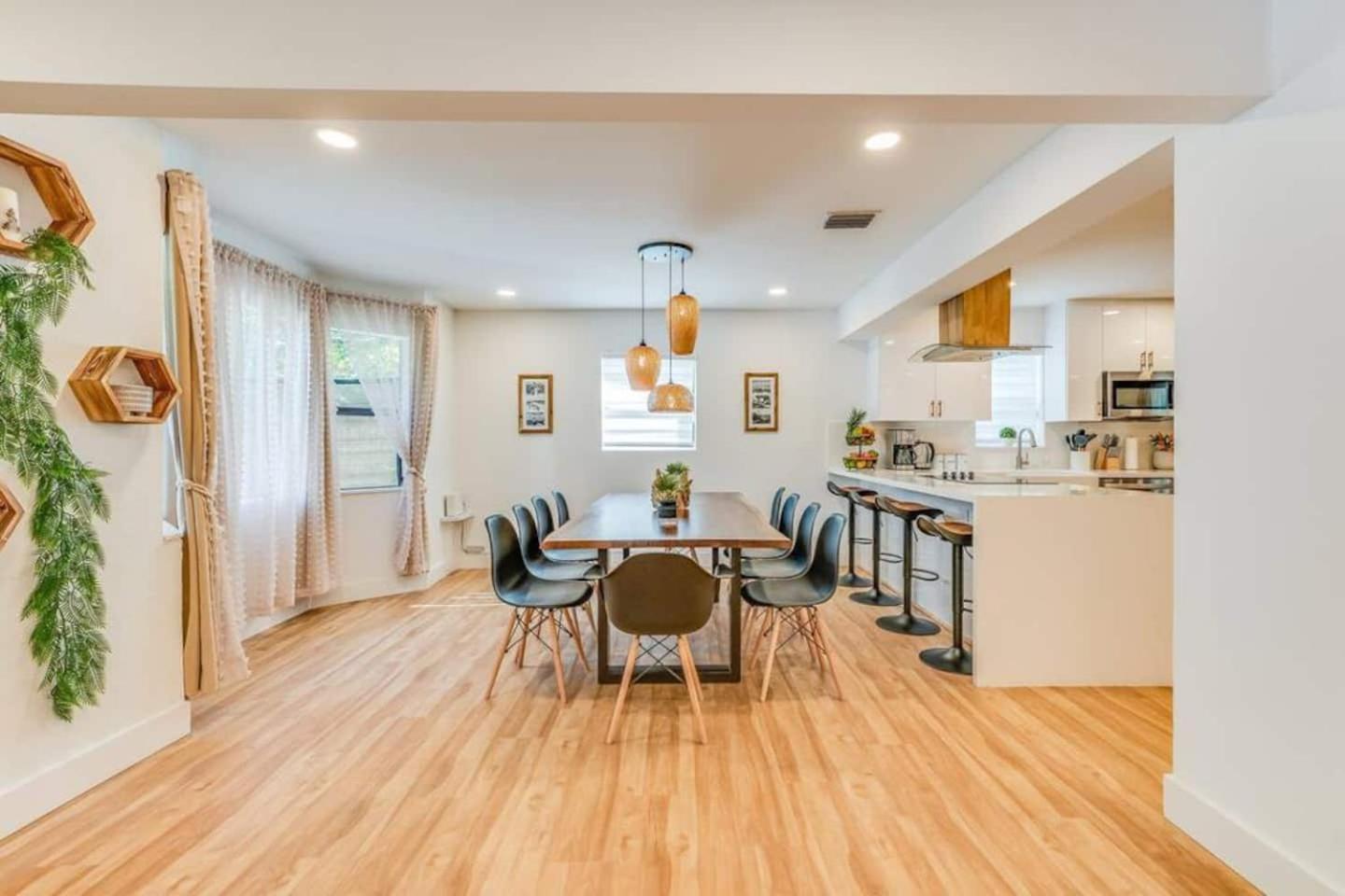 Fox Garden-heated Pool-spa- Boho-downtown & Villa