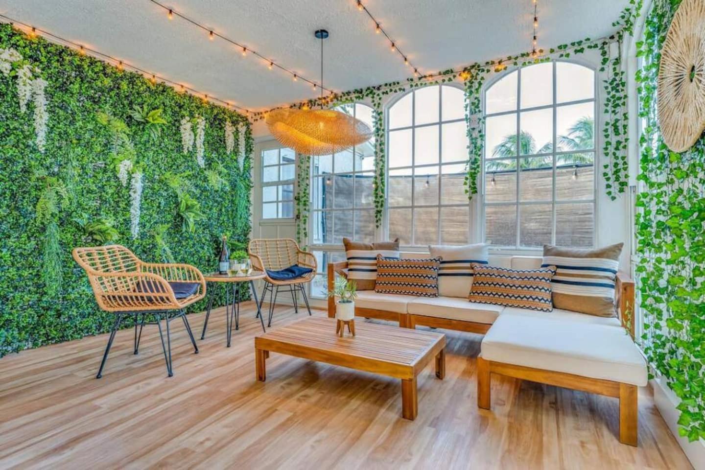 Fox Garden-heated Pool-spa- Boho-downtown & Villa *