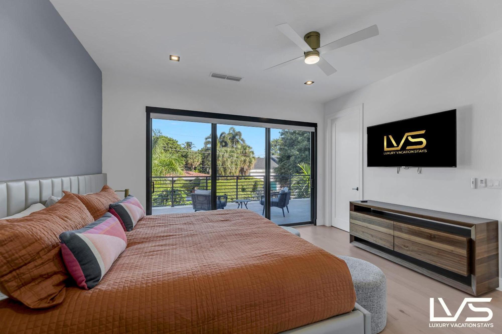 Laplaya- 5bed 1min 2 Heated Salt Pool