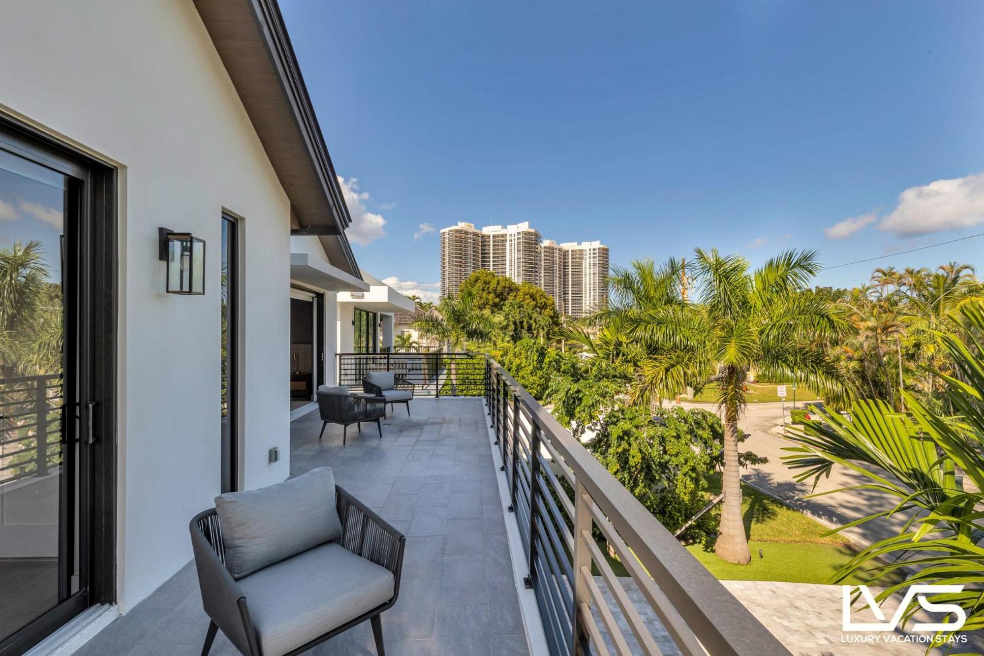 Holiday home Laplaya- 5bed 1min 2 Heated Salt Pool Fort Lauderdale