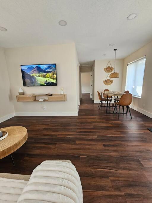 Newly-renovated, Designer Close To The * Fort Lauderdale