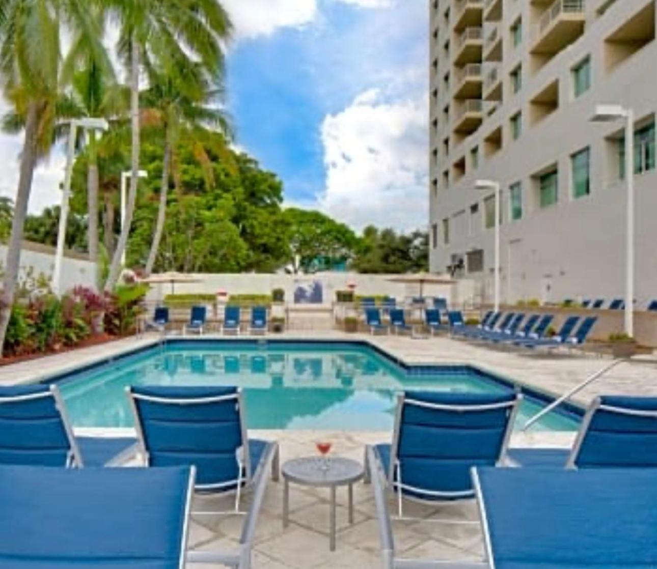 Aparthotel Galleryone Doubletree Hilton Gc Secret Blending