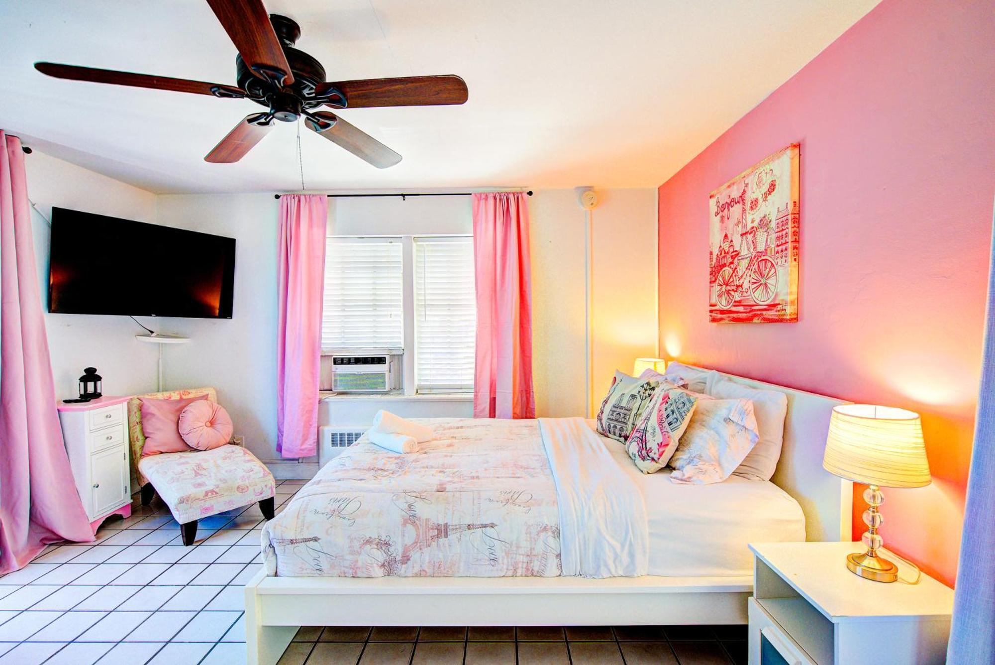 Hotel Little Paris By The Ocean Self Check In *