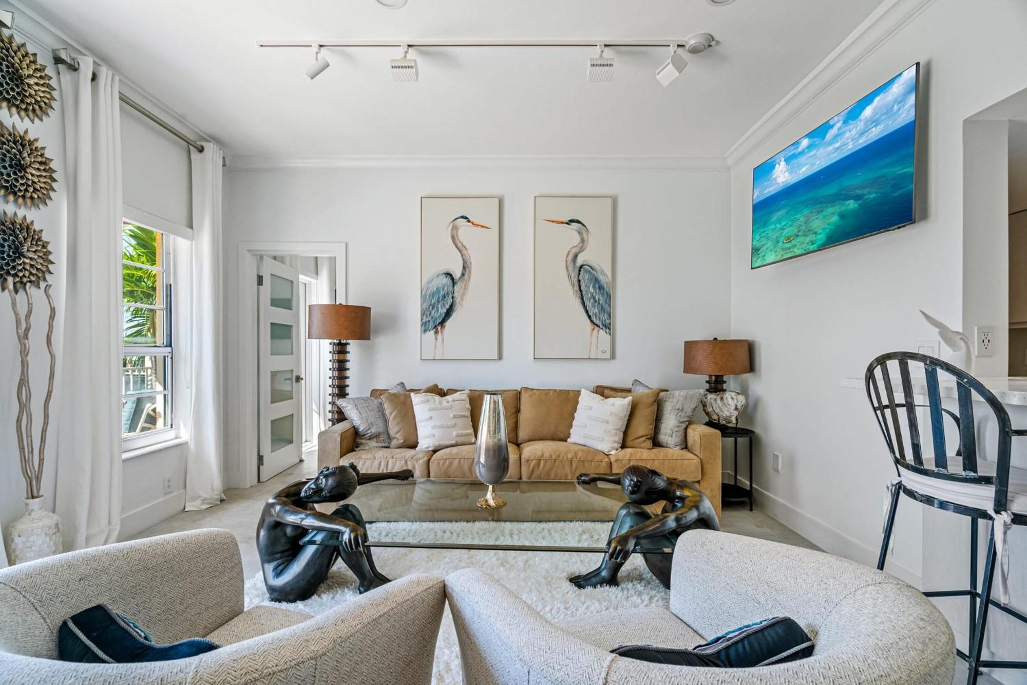 Apartment Walk To Ft Lauderdale - Water Views & Pool *