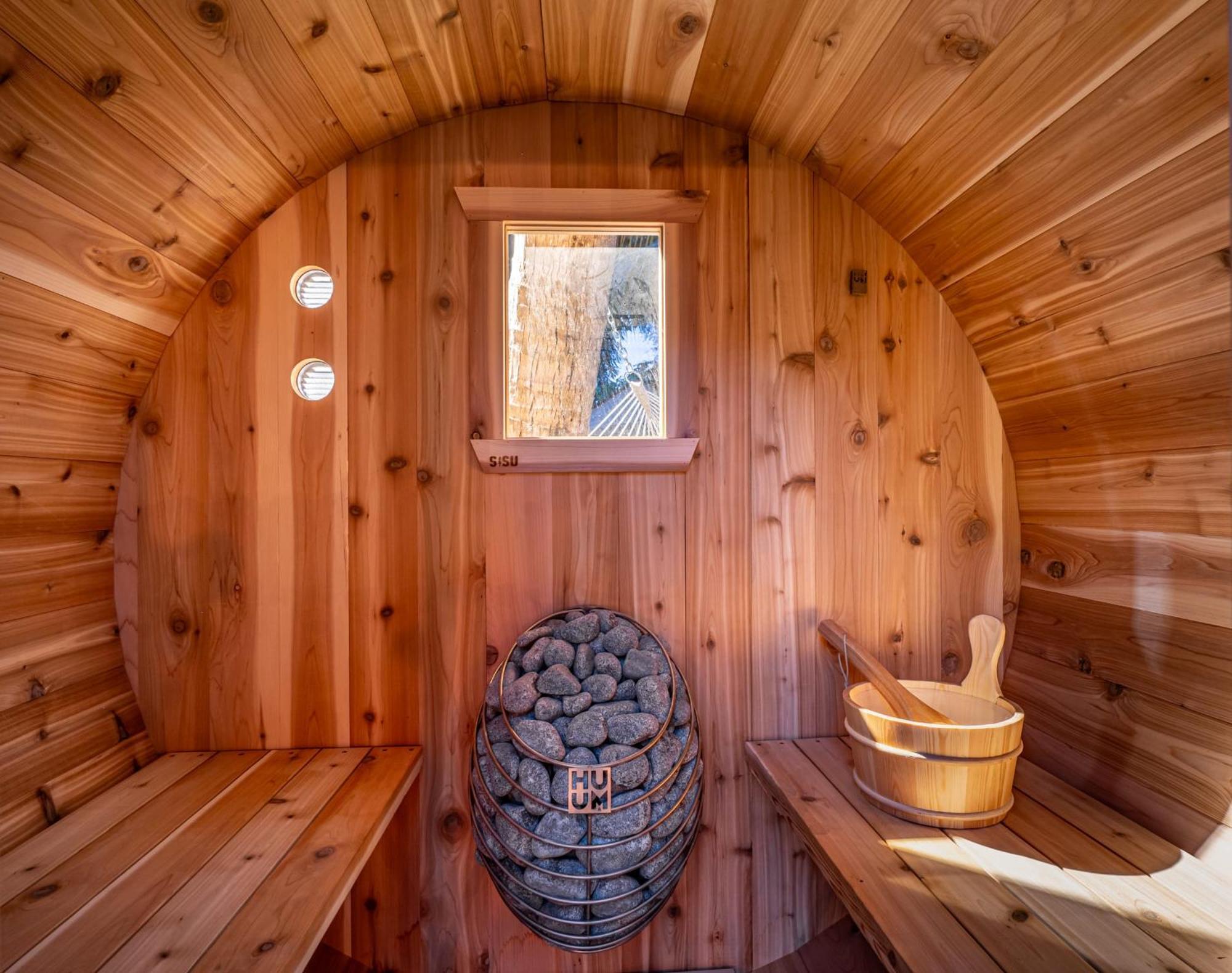Zen Retreat - Sauna Pool Cold Plunge & Holiday home *