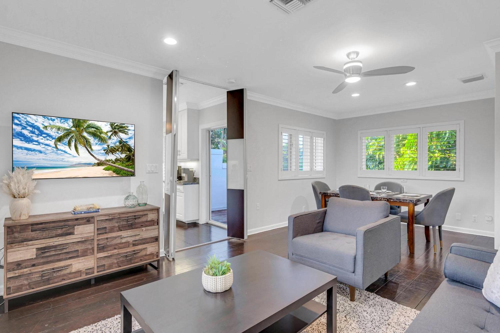 Private Neighborhood Heated Pool Lush Surroundings Harbor Key Resldences Holiday home