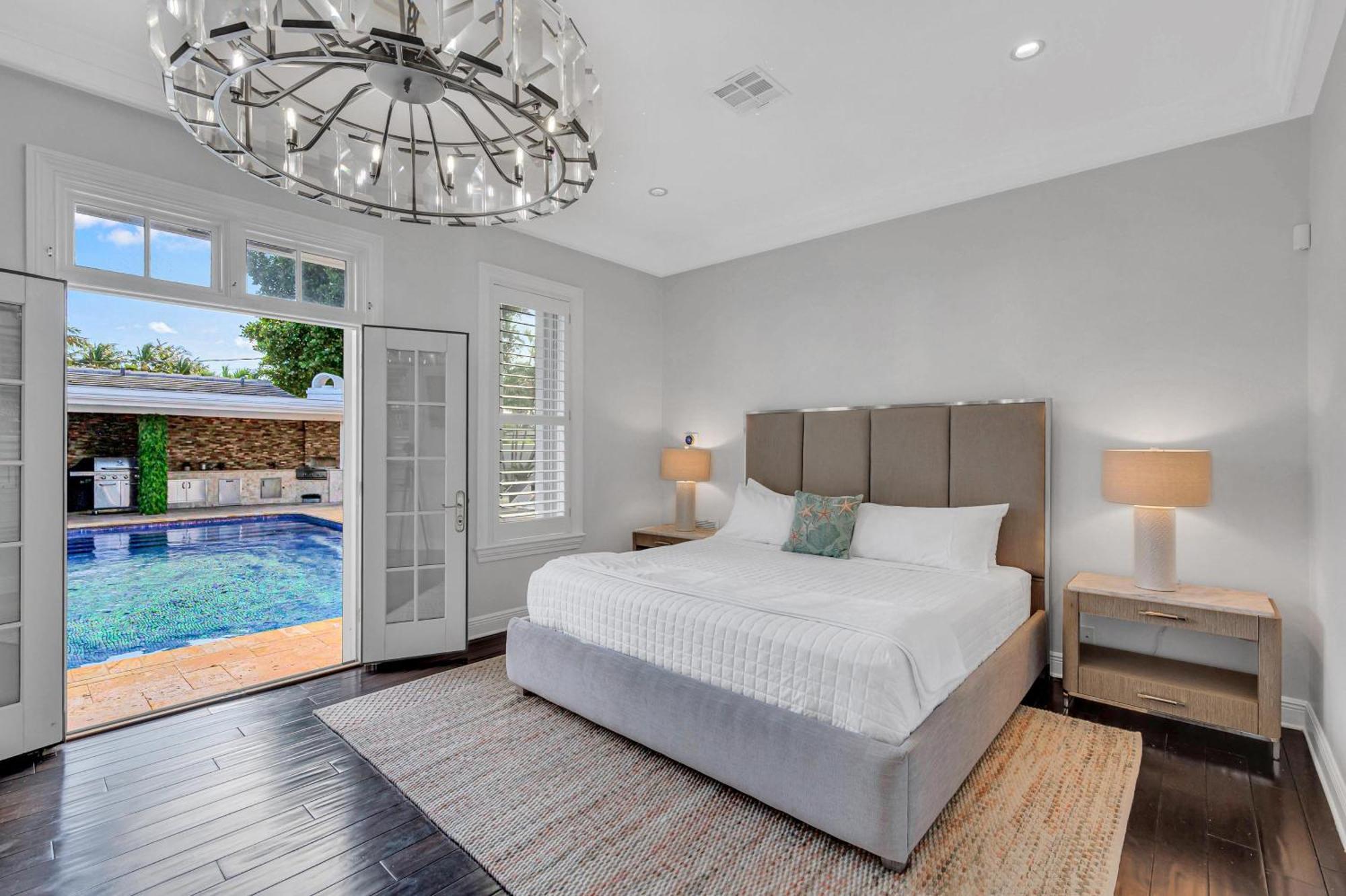 Private Neighborhood Heated Pool Lush Surroundings Harbor Key Resldences *