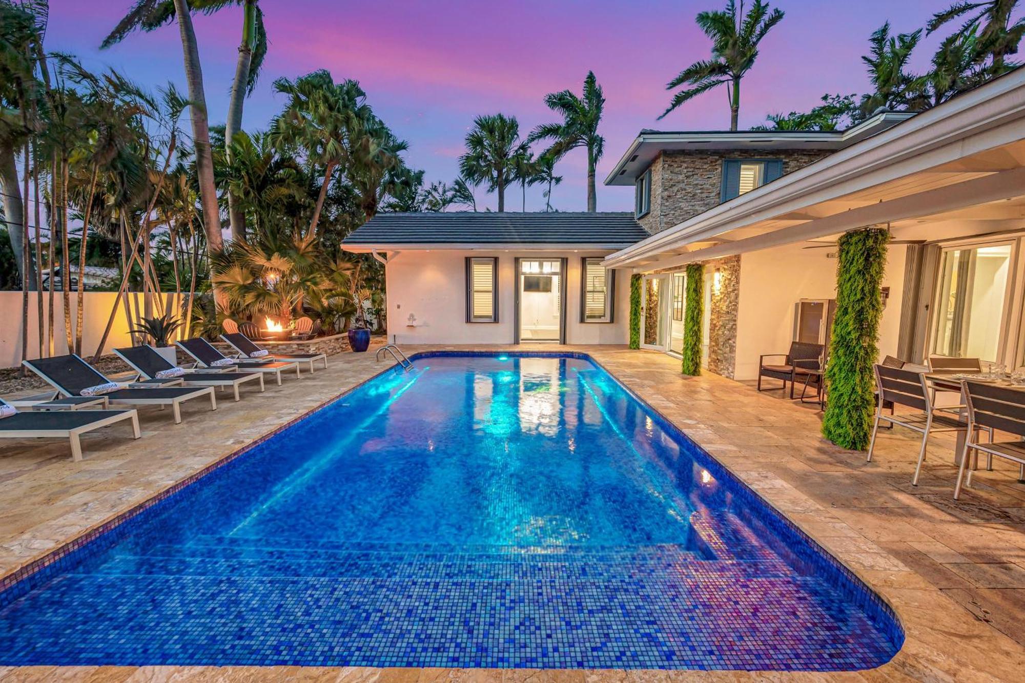 Private Neighborhood Heated Pool Lush Surroundings Harbor Key Resldences Fort Lauderdale