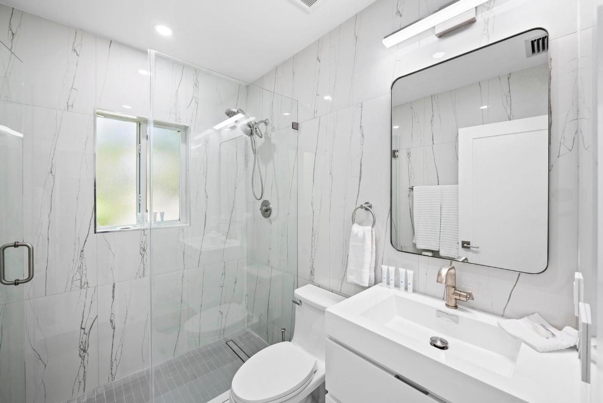 Uhost Ai - Elegant 1b Haven In Lauderdale Fort Lauderdale