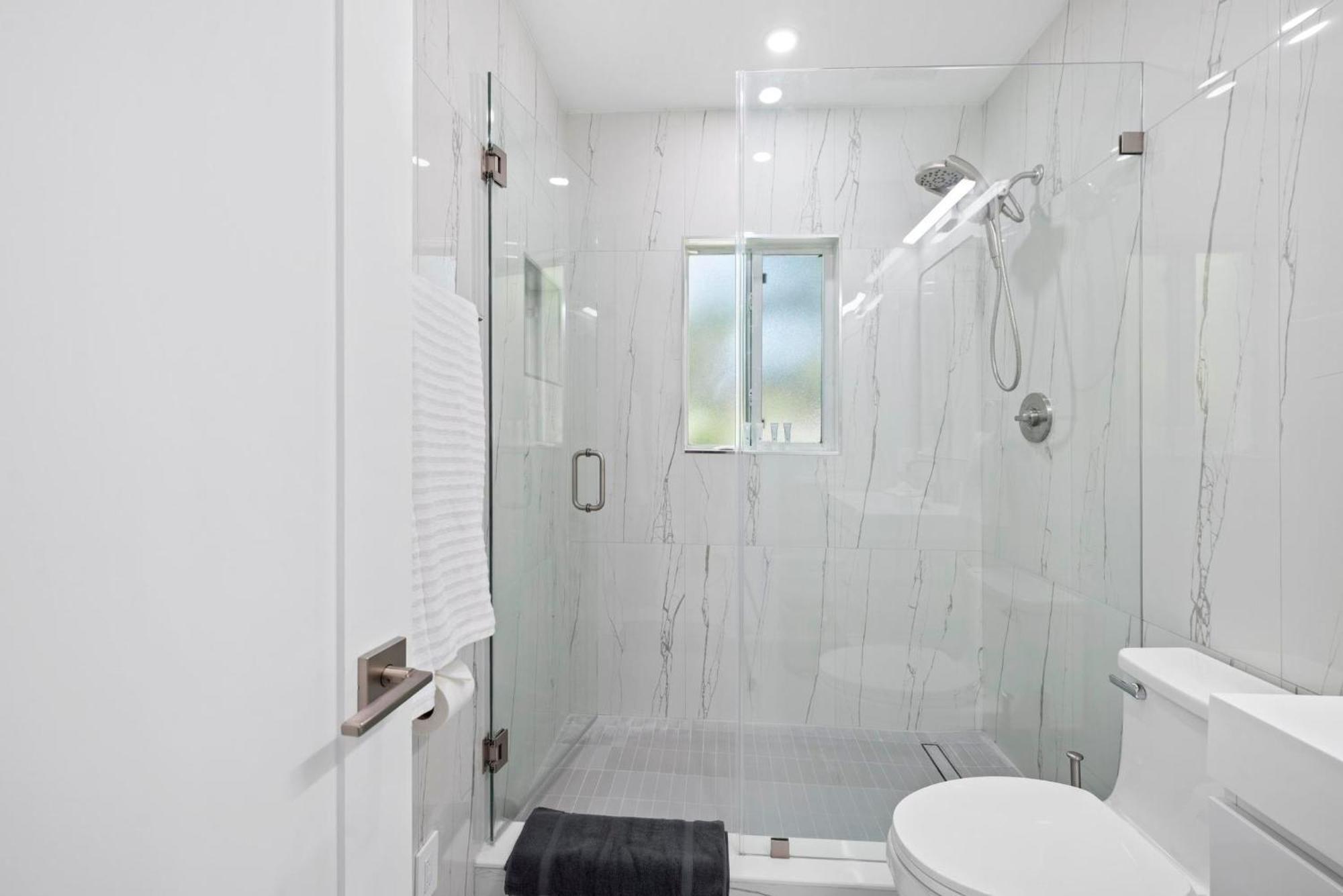 Uhost Ai - Elegant 1b Haven In Lauderdale Fort Lauderdale