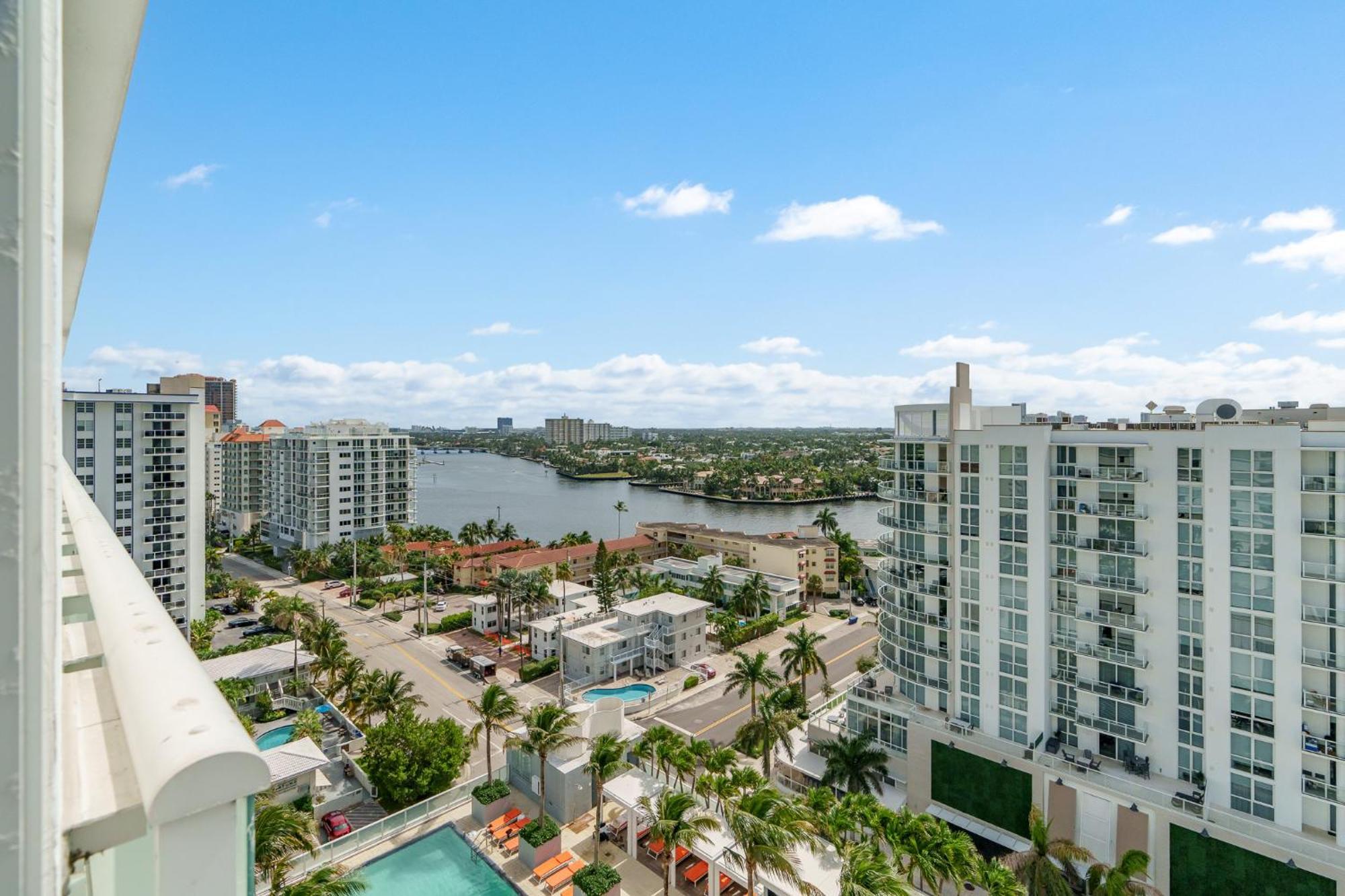 Luxury 2br Lauderdale W With Double Living Room, Ocean & Intercoastal Views, Brand New Sofas!