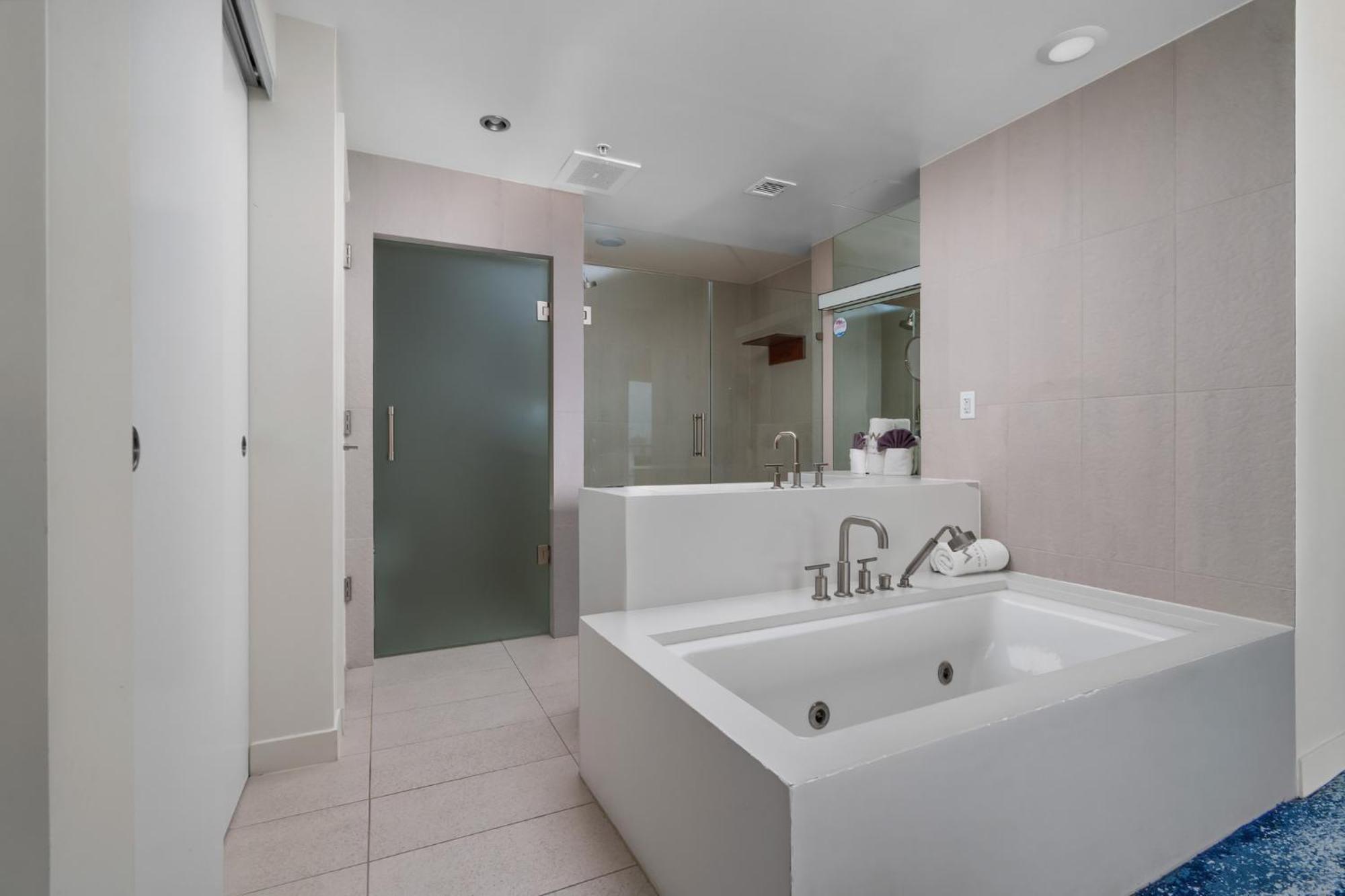 Luxury 2br Lauderdale W With Double Living Room, Ocean & Intercoastal Views, Brand New Sofas! * Fort Lauderdale