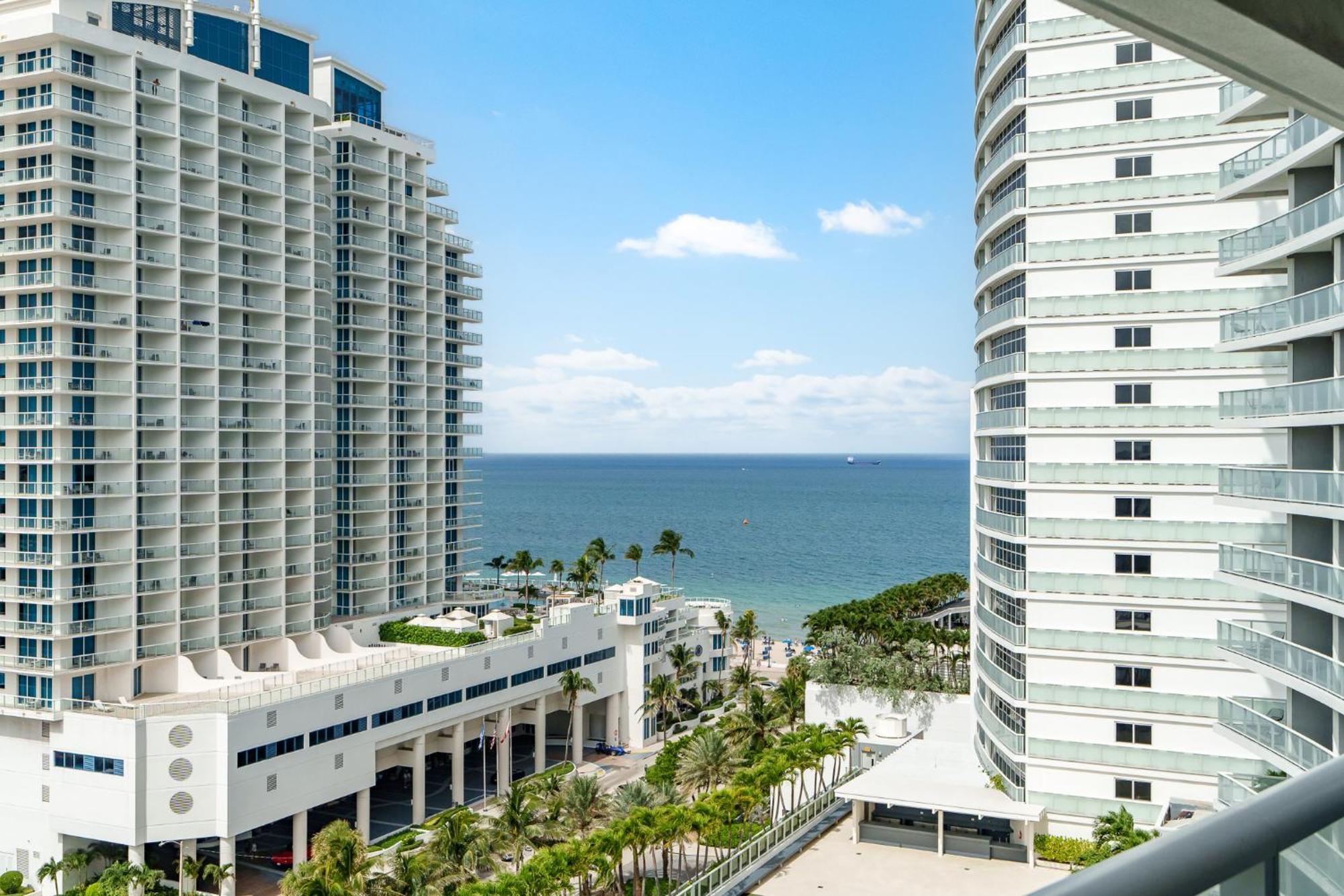 Luxury 2br Lauderdale W With Double Living Room, Ocean & Intercoastal Views, Brand New Sofas!