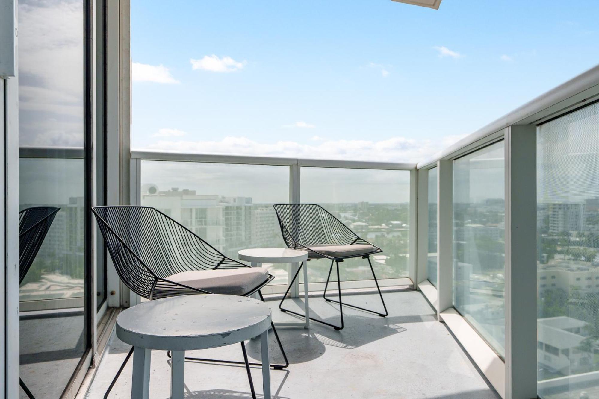 Luxury 2br Lauderdale W With Double Living Room, Ocean & Intercoastal Views, Brand New Sofas! Apartment