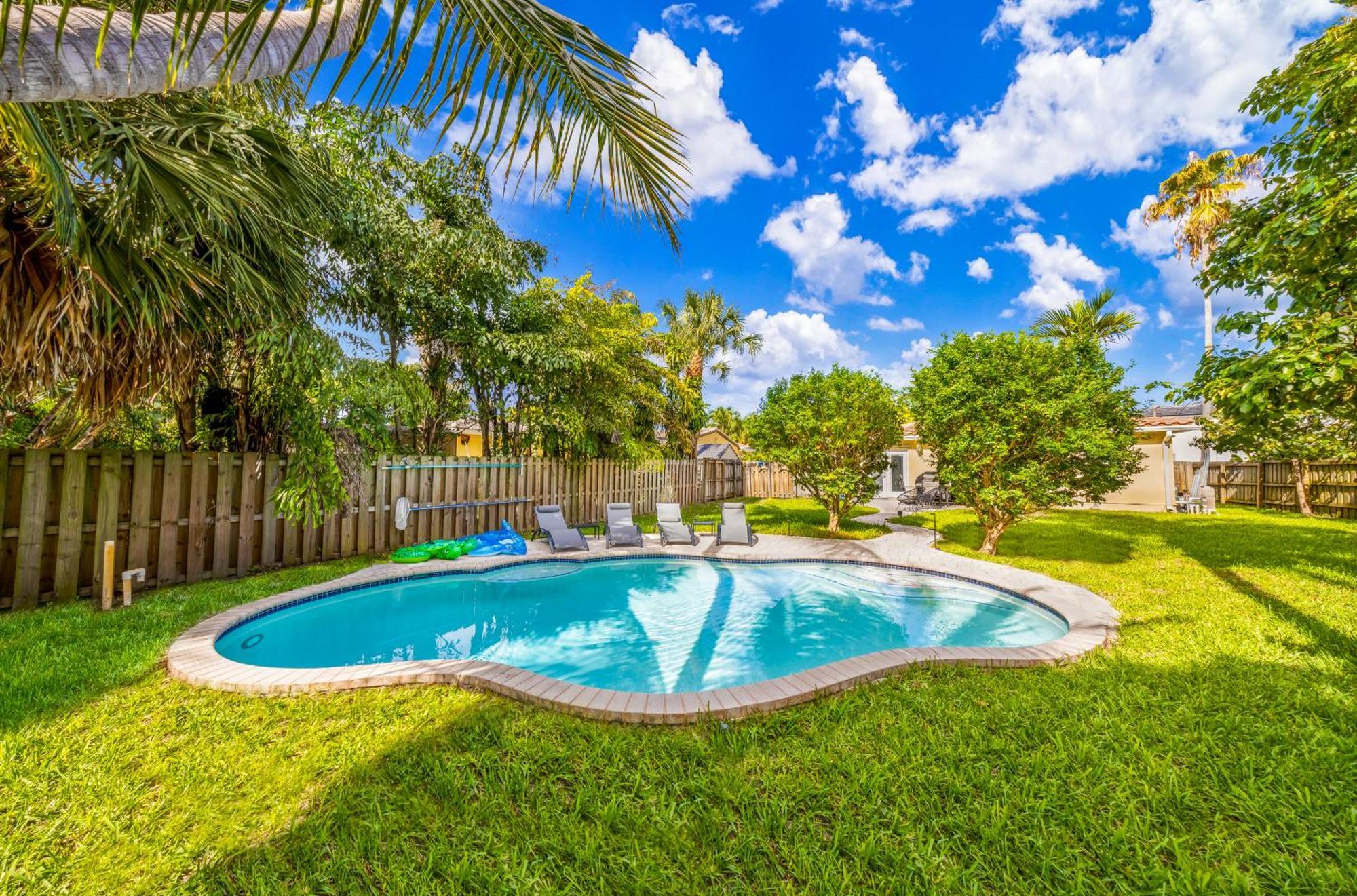 Escape To Newly Remodeled In The Heart Lauderdale With Private Pool