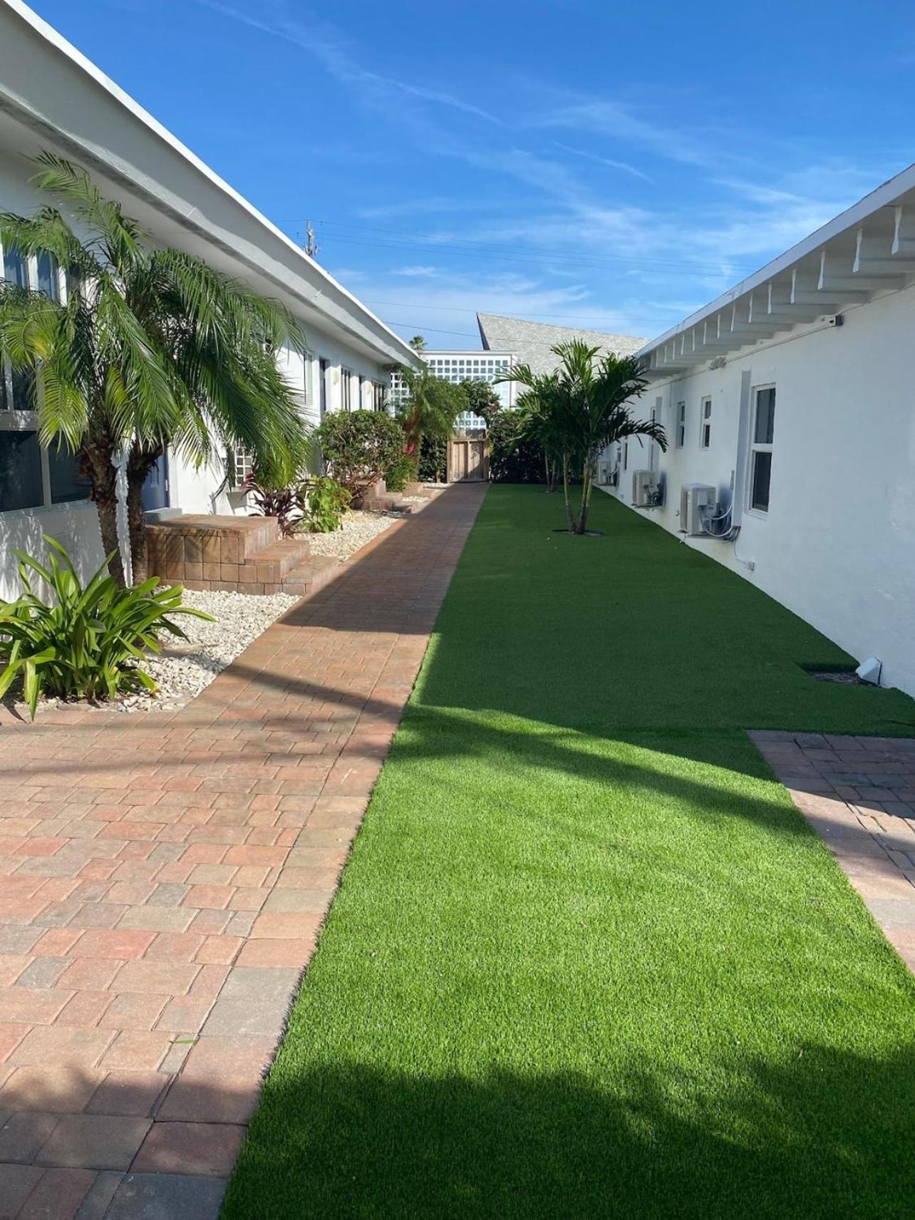 Apartment Few Steps From The -awesome 1br1ba Fort Lauderdale