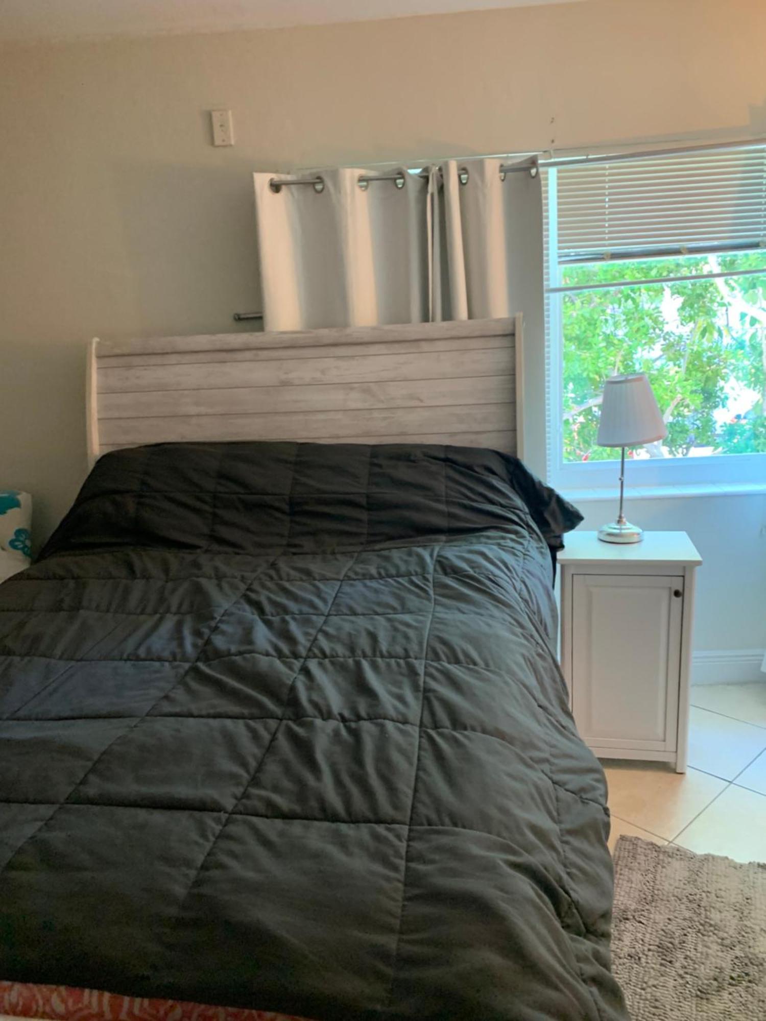 Private One Bedroom One Full Bath In Desired Location *
