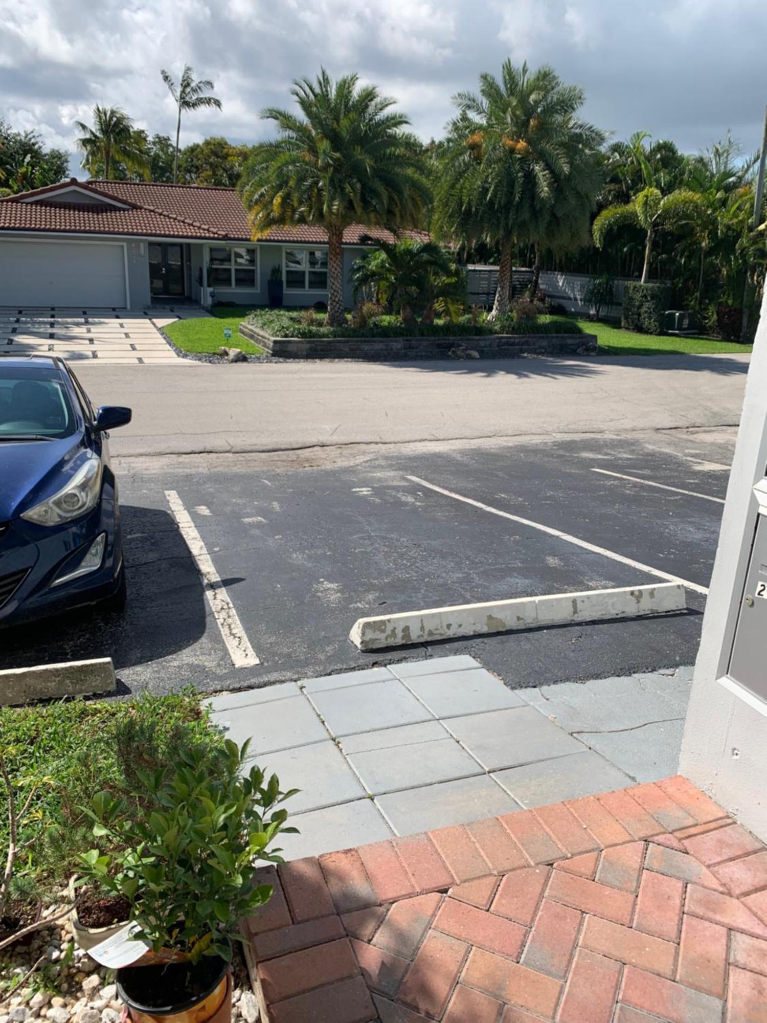 Private One Bedroom One Full Bath In Desired Location Apartment *