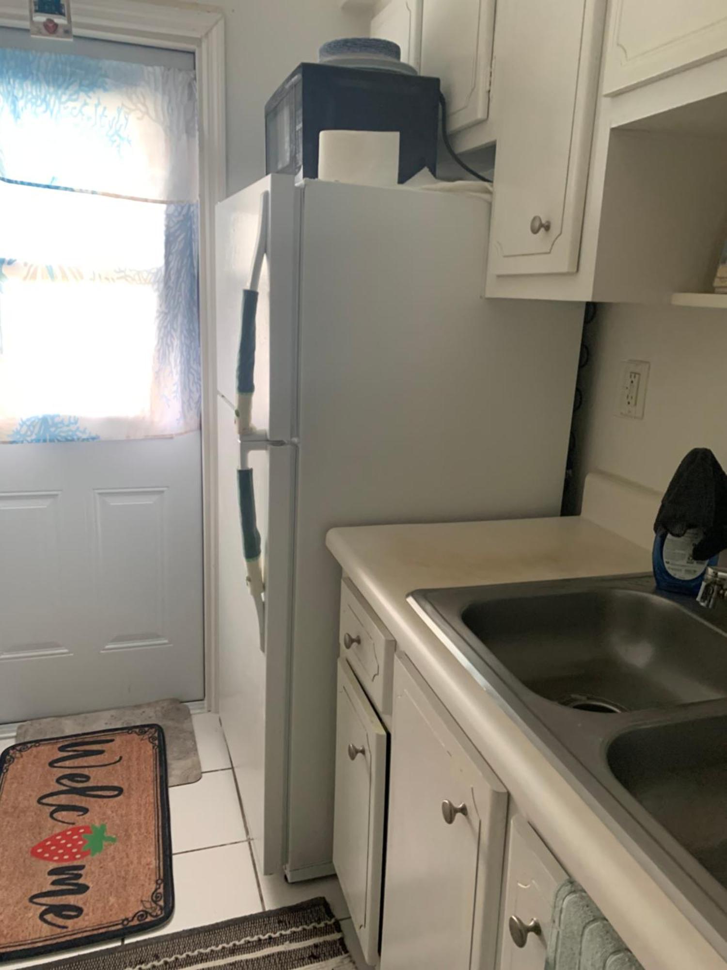 Private One Bedroom One Full Bath In Desired Location