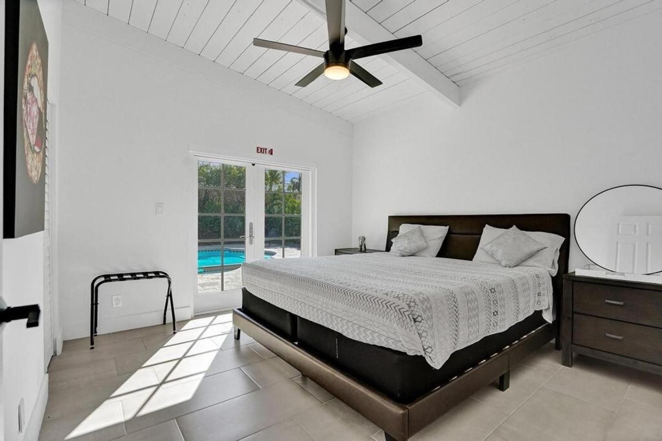 New ! Pool House 3-bedroom Victoria Park Holiday home
