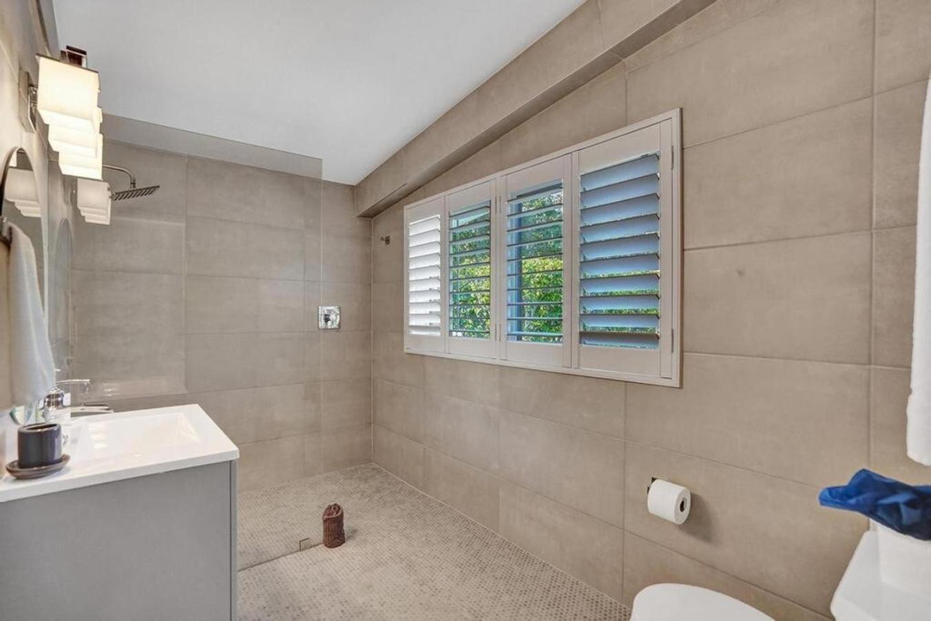 New ! Pool House 3-bedroom Victoria Park Holiday home