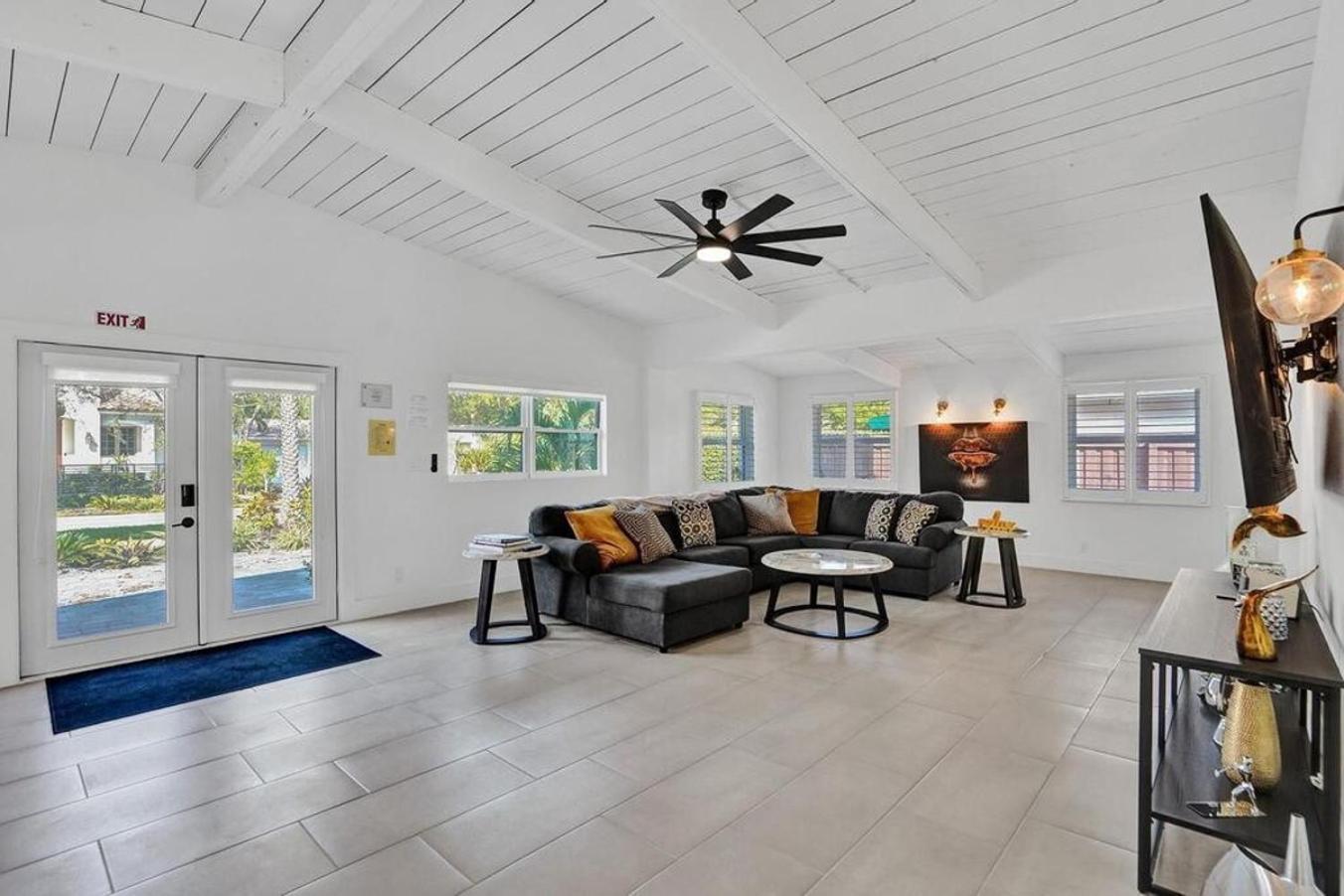 New ! Pool House 3-bedroom Victoria Park Fort Lauderdale