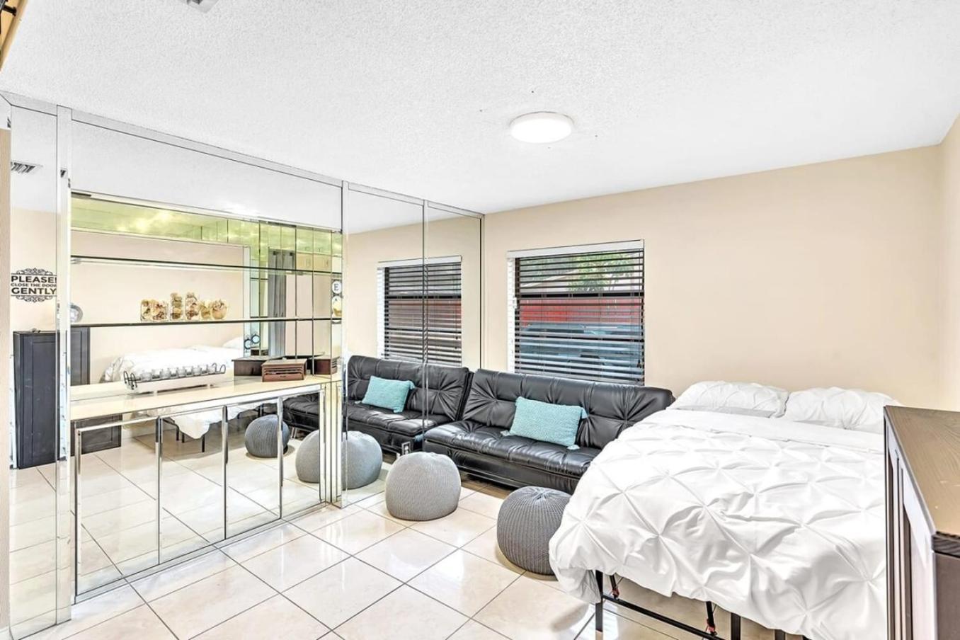 Holiday home Beautiful Cozy Lakefront Homecasinoairportbeach
