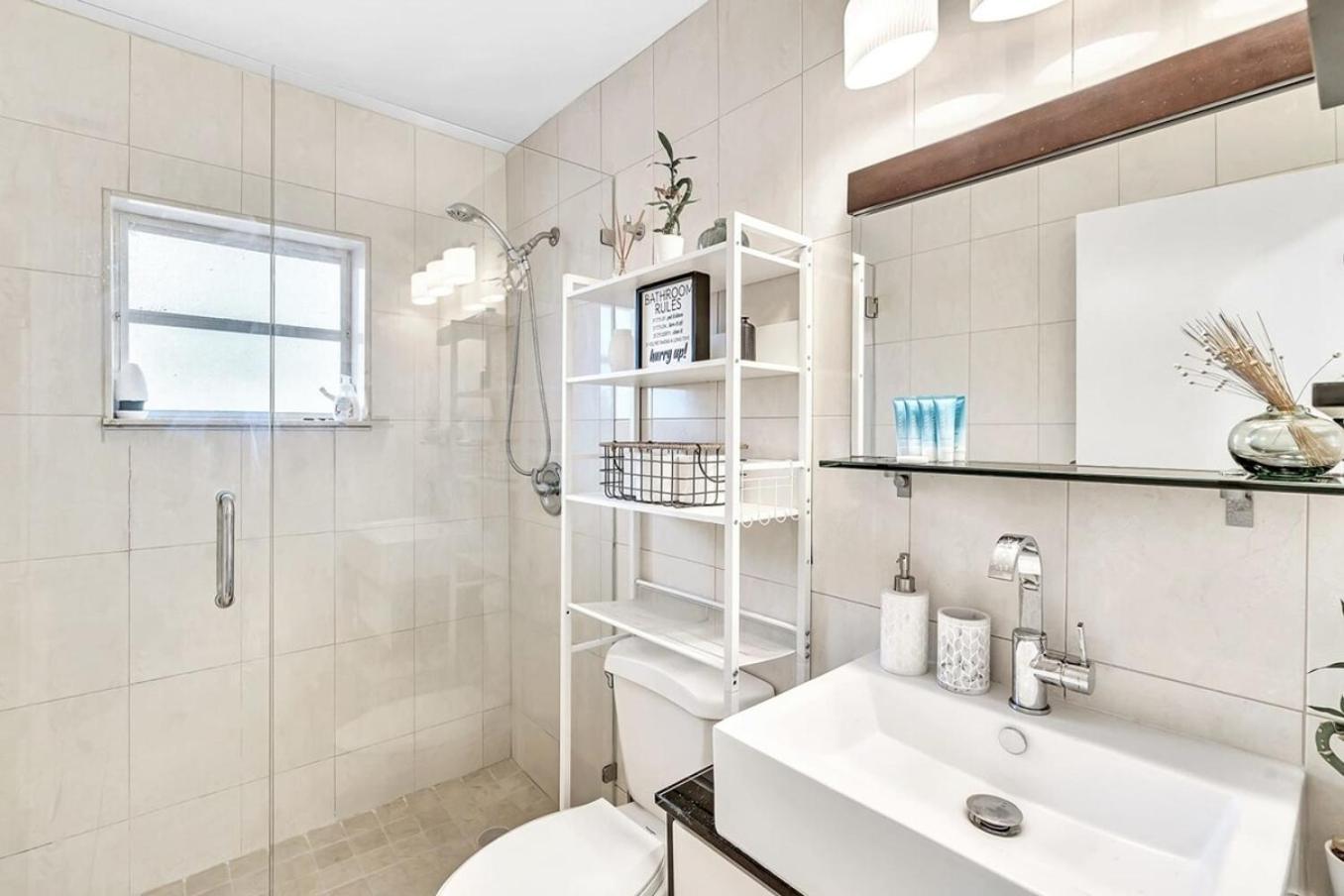 Beautiful Cozy Lakefront Homecasinoairportbeach Holiday home Fort Lauderdale