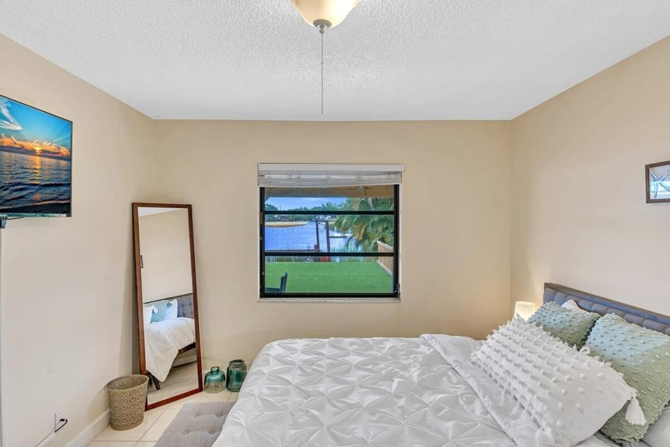 Holiday home Beautiful Cozy Lakefront Homecasinoairportbeach