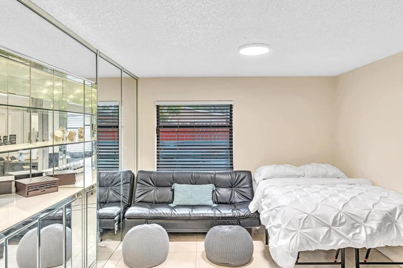 Beautiful Cozy Lakefront Homecasinoairportbeach