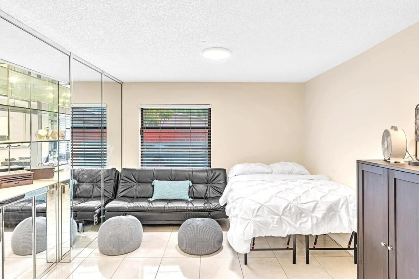 Holiday home Beautiful Cozy Lakefront Homecasinoairportbeach
