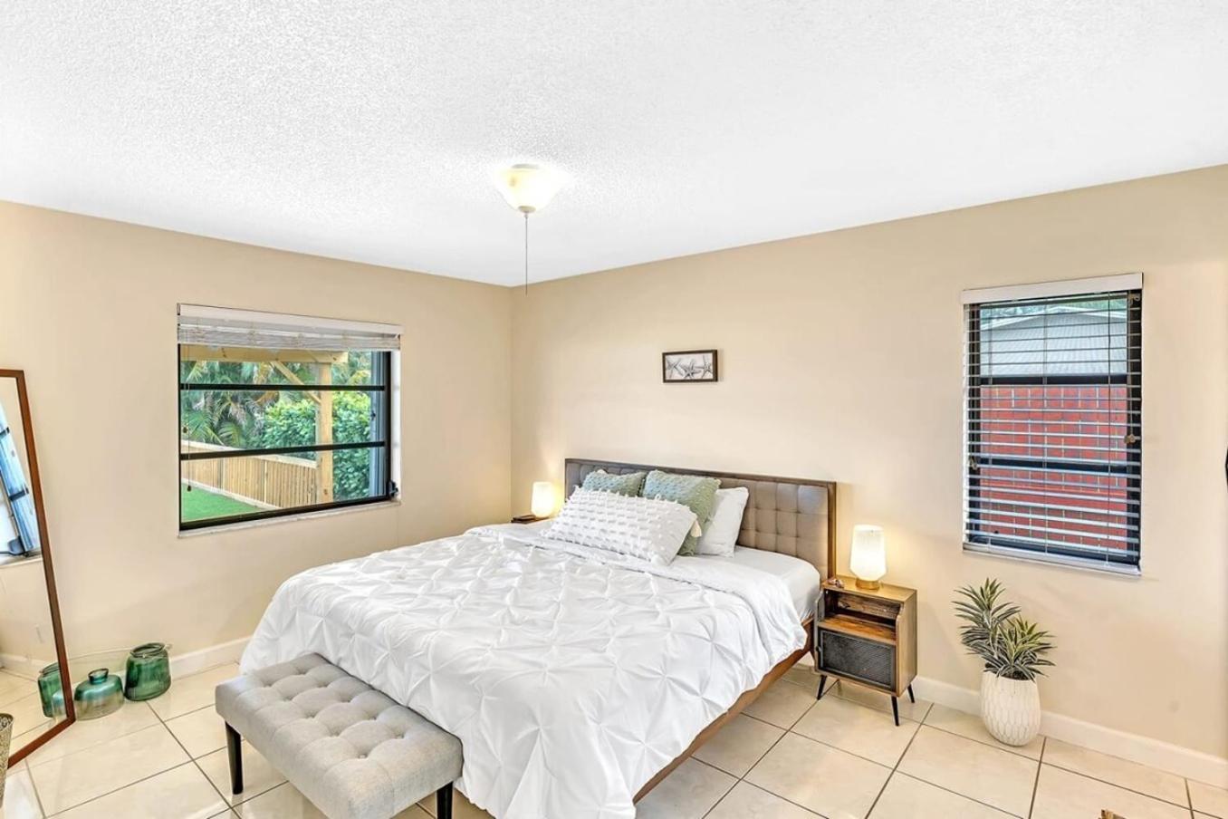 Beautiful Cozy Lakefront Homecasinoairportbeach