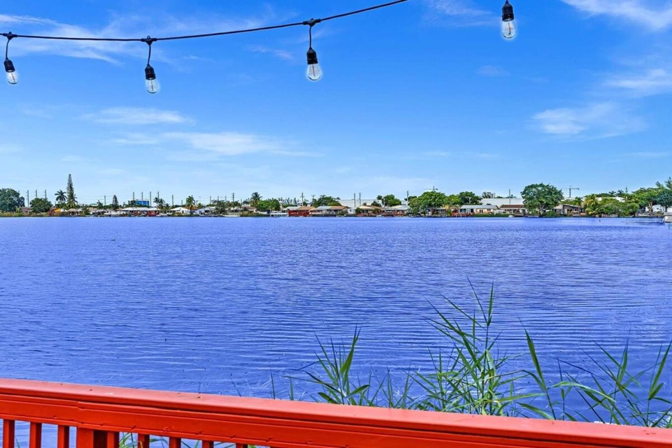 Beautiful Cozy Lakefront Homecasinoairportbeach