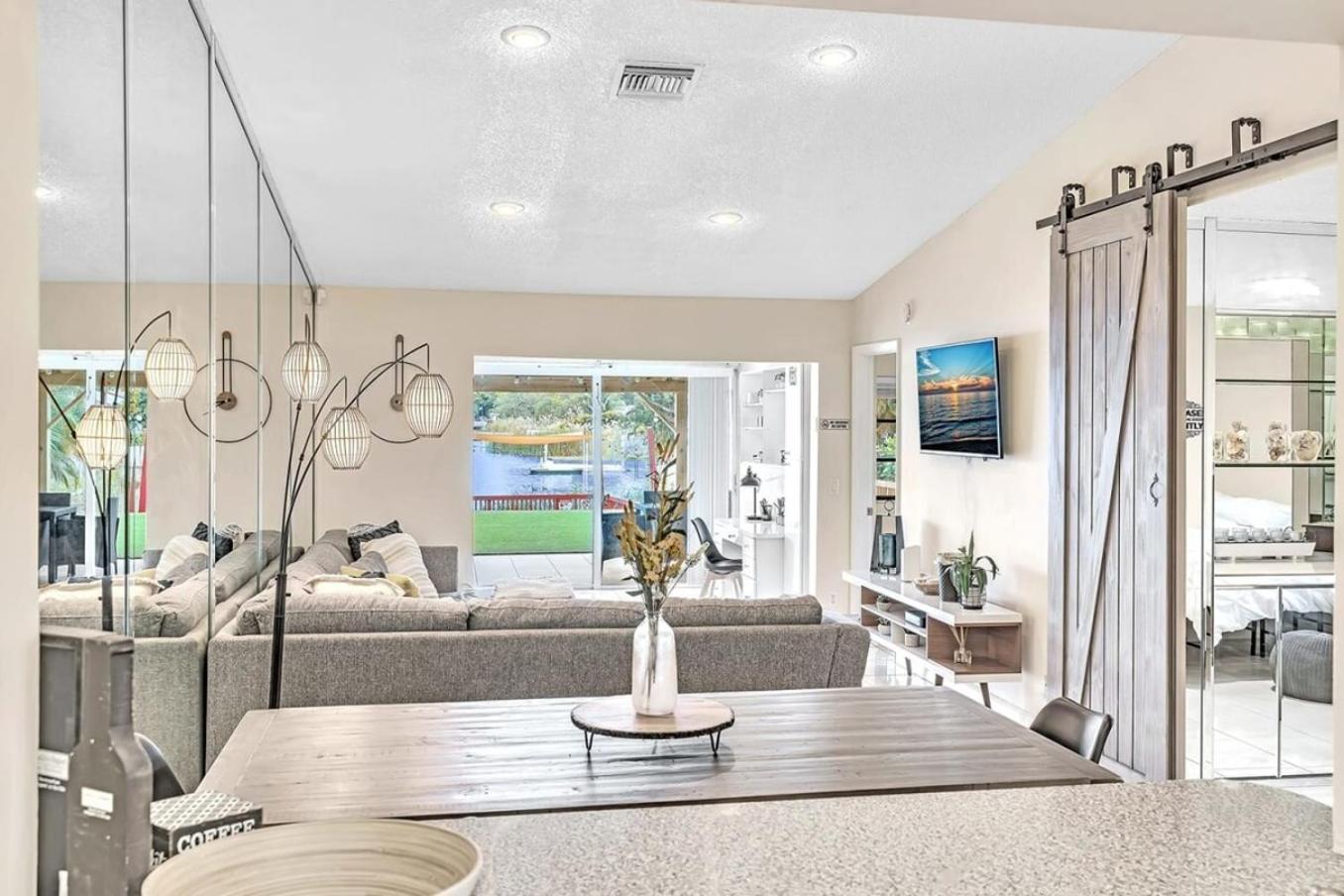Beautiful Cozy Lakefront Homecasinoairportbeach Holiday home