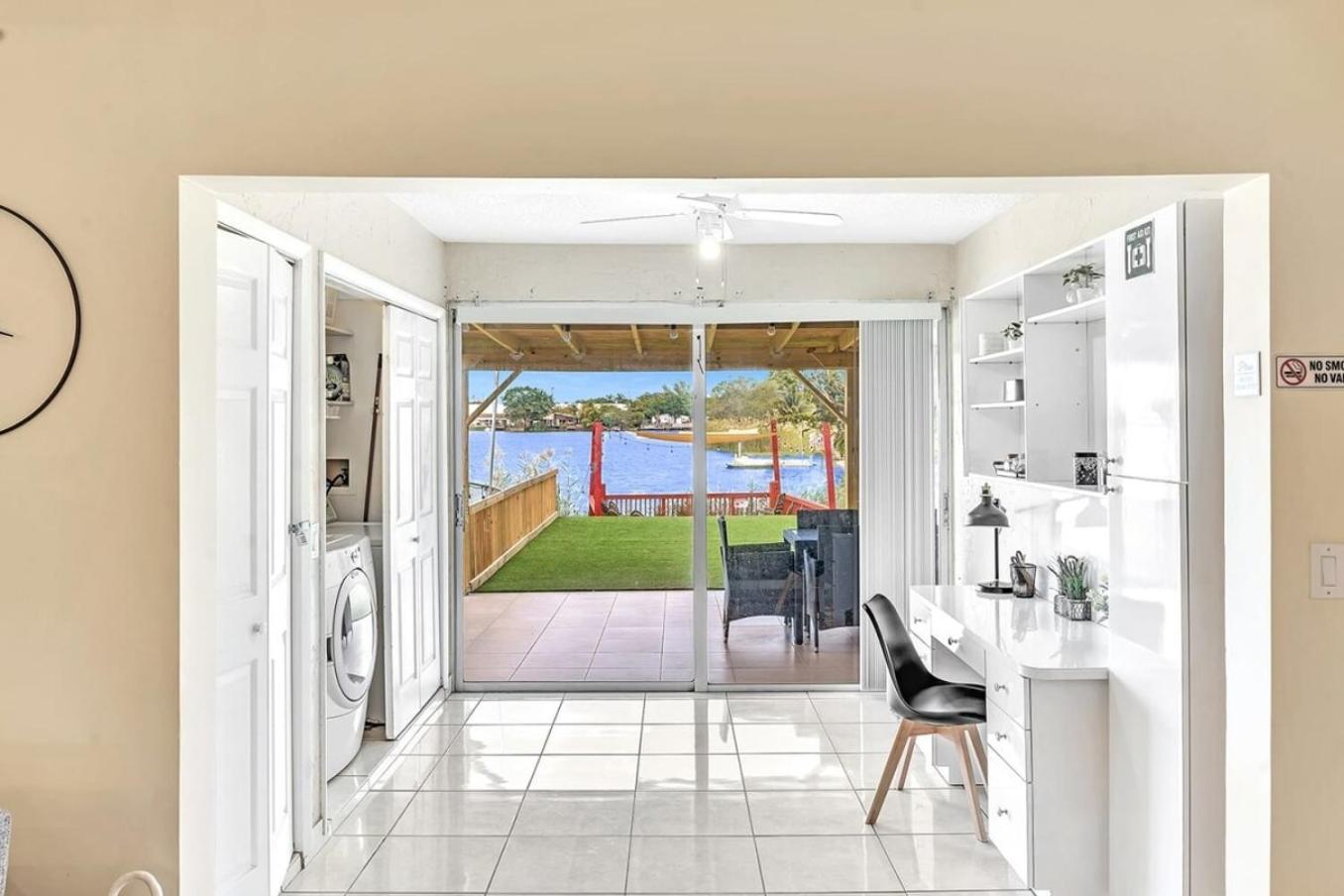 Holiday home Beautiful Cozy Lakefront Homecasinoairportbeach *
