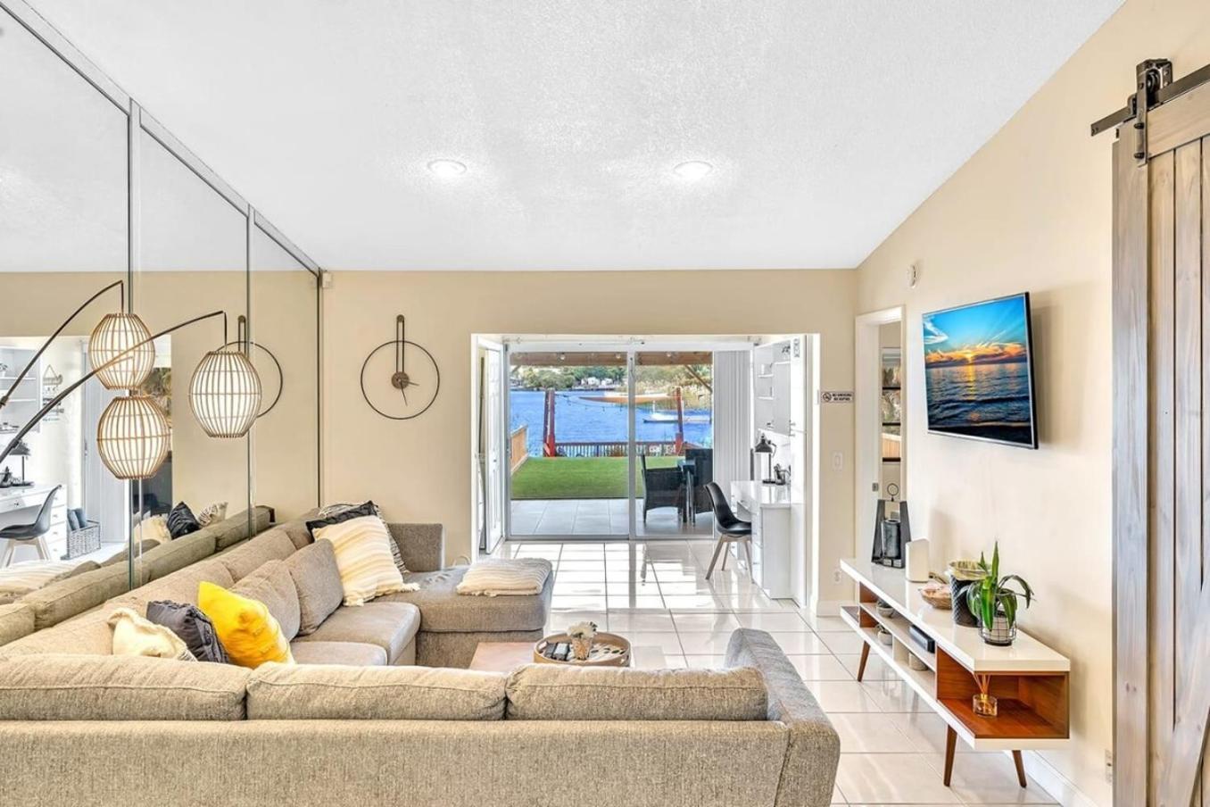 Beautiful Cozy Lakefront Homecasinoairportbeach Holiday home *