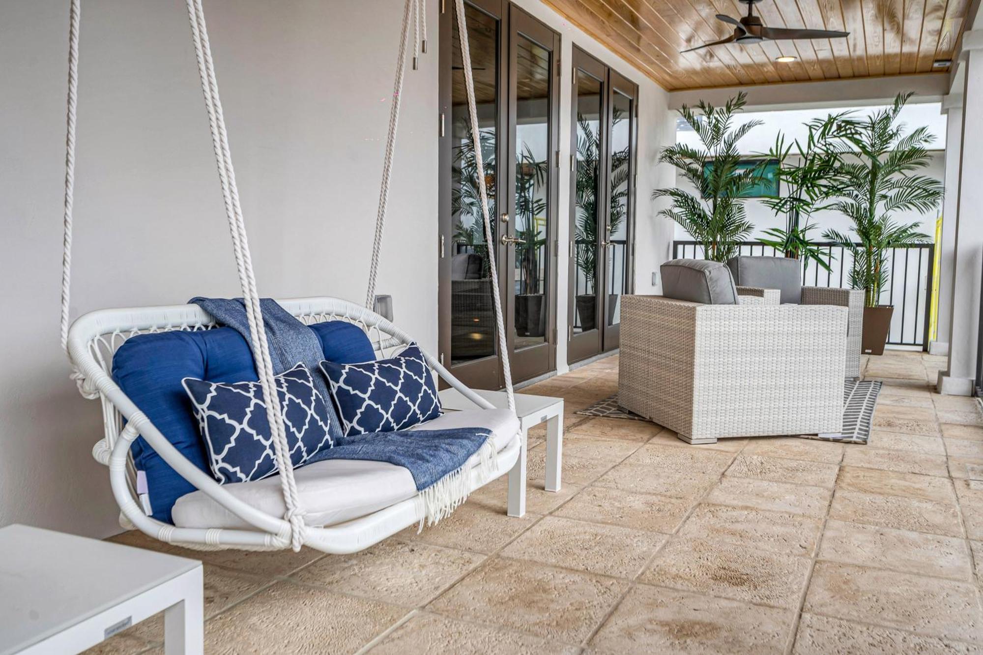Mega Yacht Views Private Heated Pool Harbor Inlet Area Harbourview Key Vlllas Holiday home *