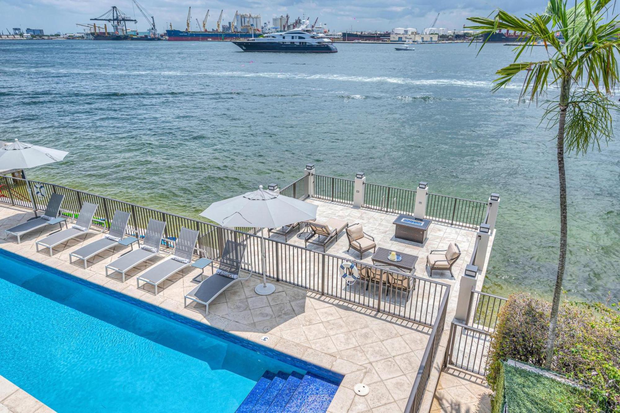 Mega Yacht Views Private Heated Pool Harbor Inlet Area Harbourview Key Vlllas Holiday home