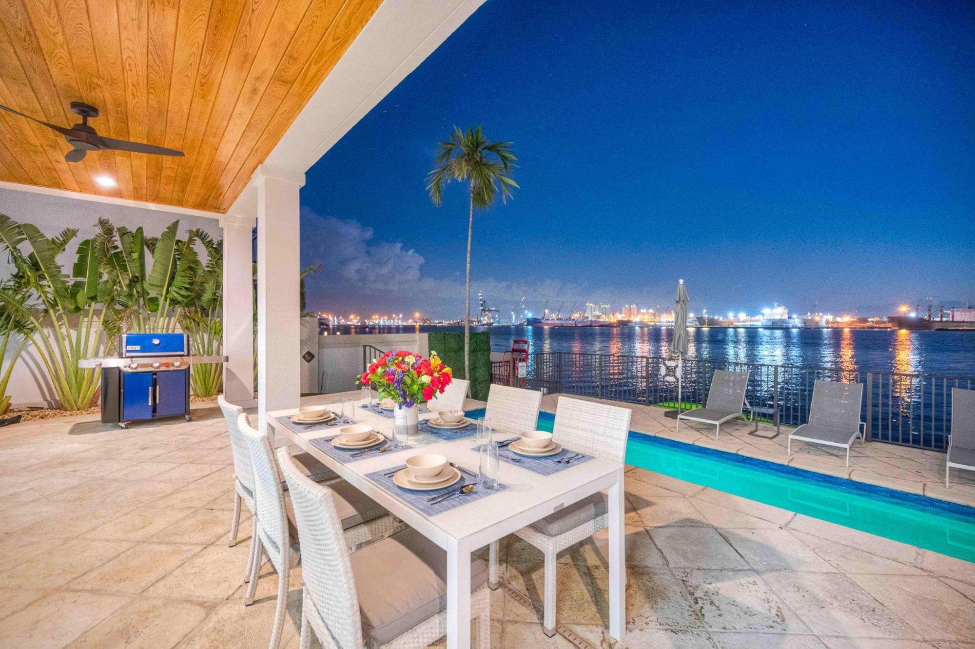 Holiday home Mega Yacht Views Private Heated Pool Harbor Inlet Area Harbourview Key Vlllas