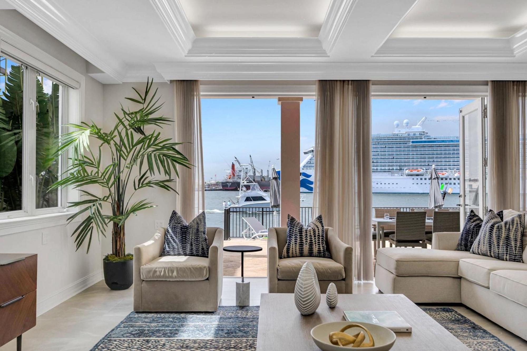 Mega Yacht Views Private Heated Pool Harbor Inlet Area Harbourview Key Vlllas Holiday home