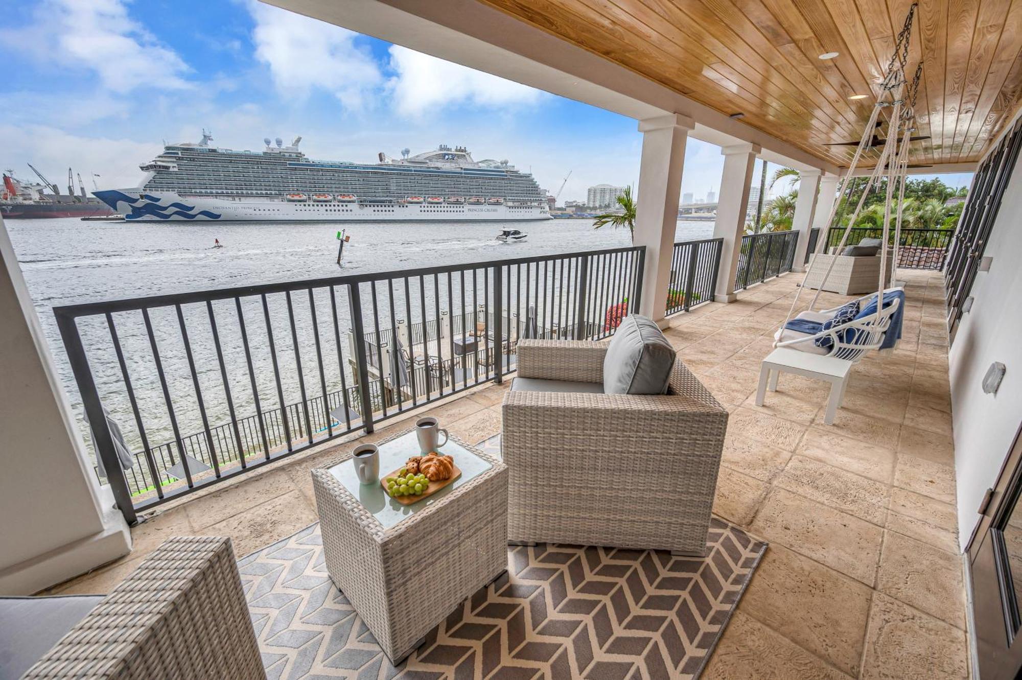 Mega Yacht Views Private Heated Pool Harbor Inlet Area Harbourview Key Vlllas Holiday home