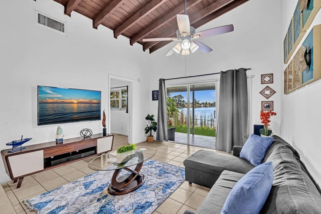 Lakeview House Near F Lauderdale L1 Holiday home *