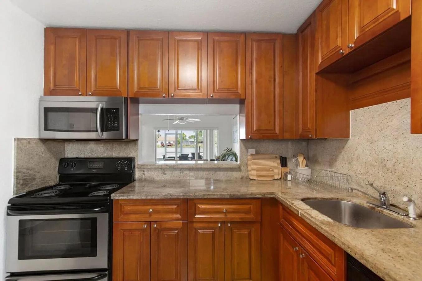 Lakeside Retreat 3br, 2bth Near Hard Rock Casino *